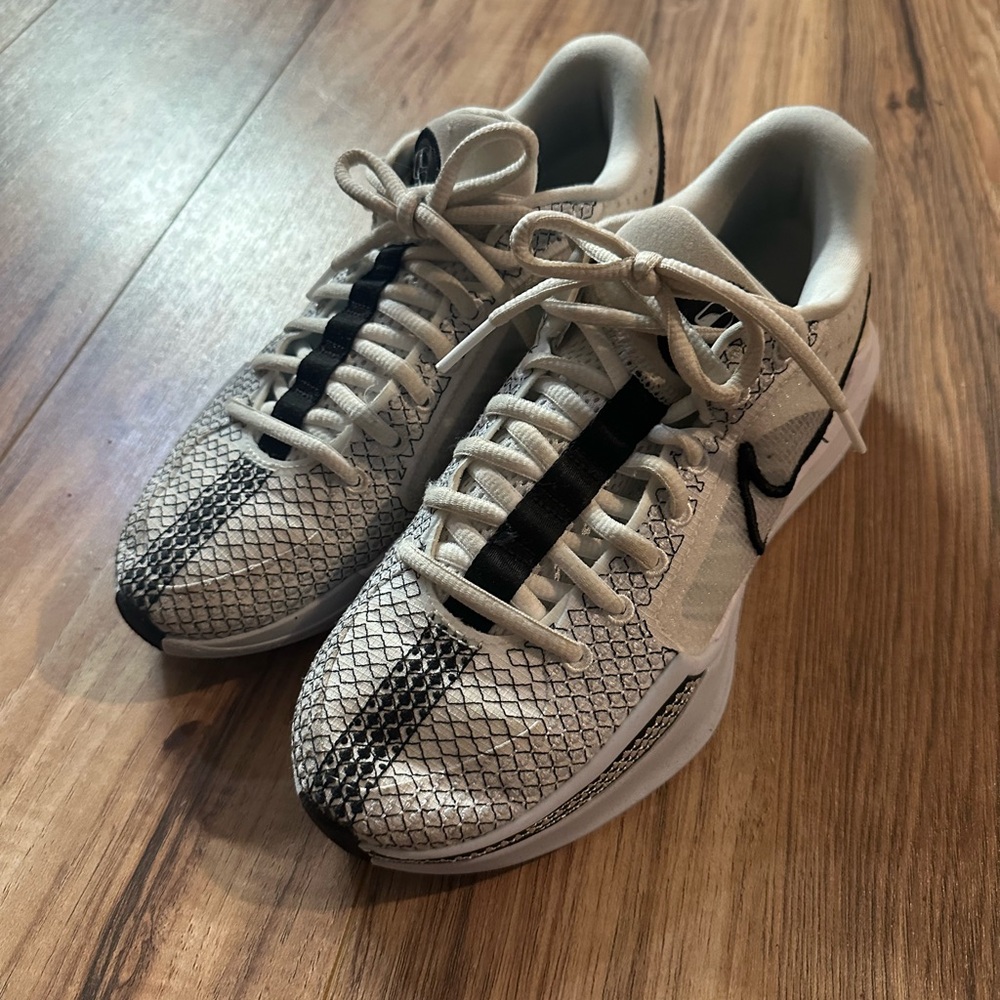 Nike Sabrina 1  size 6.5
